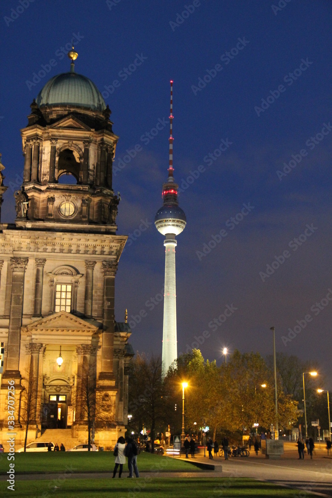Berlin, cathédrale et tour de la télé