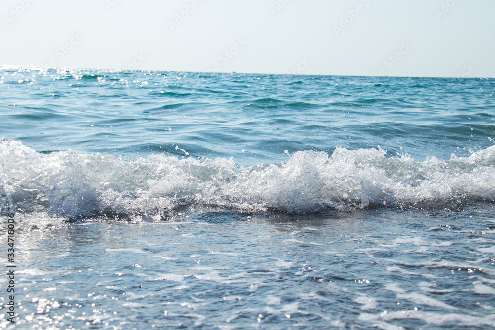 Naklejka premium waves on the sea