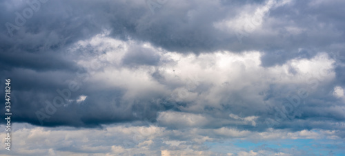 Fototapeta Naklejka Na Ścianę i Meble -  Overcast sky with dark cloud in windy day.
