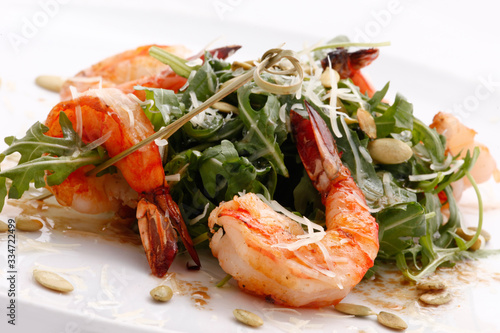 arugula salad with shrimps