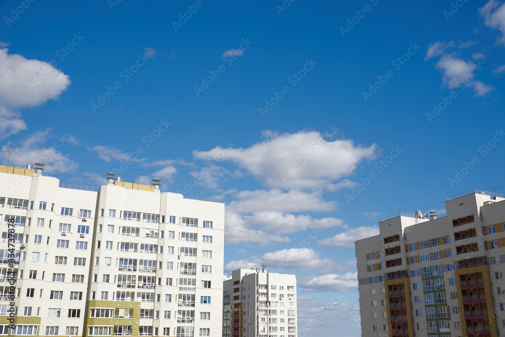 Naklejka premium Empty residential complex of modern construction in self-isolation mode of coronavirus