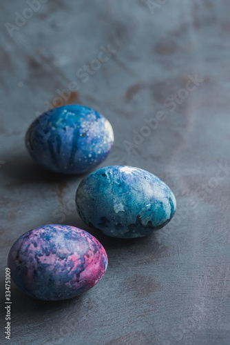  Easter holiday eggs on a blue background.