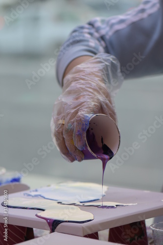 Acrylic pouring 