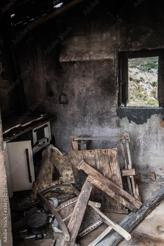 Obraz premium A walk trekking an abandoned village in a small town