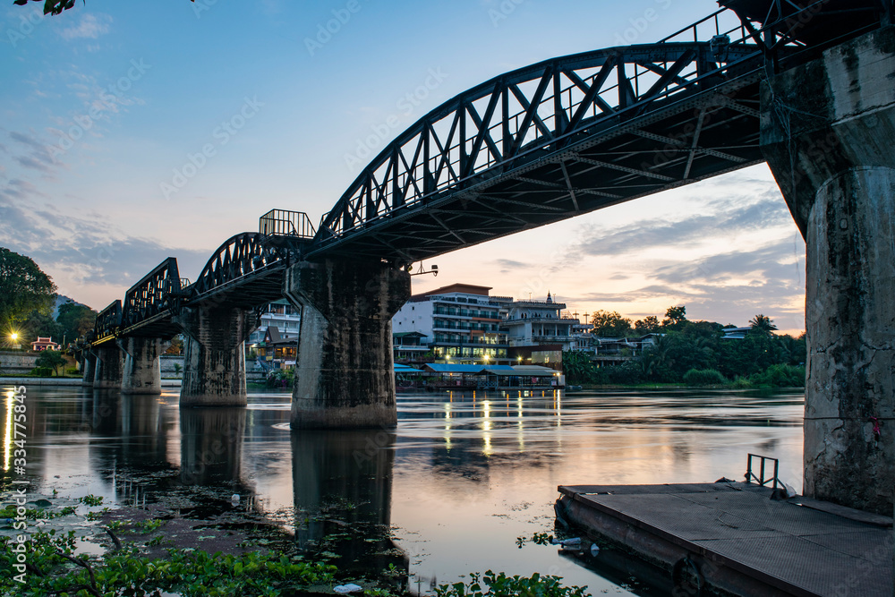 Naklejka premium Chulalongkorn Bridge Ratchaburi thailand