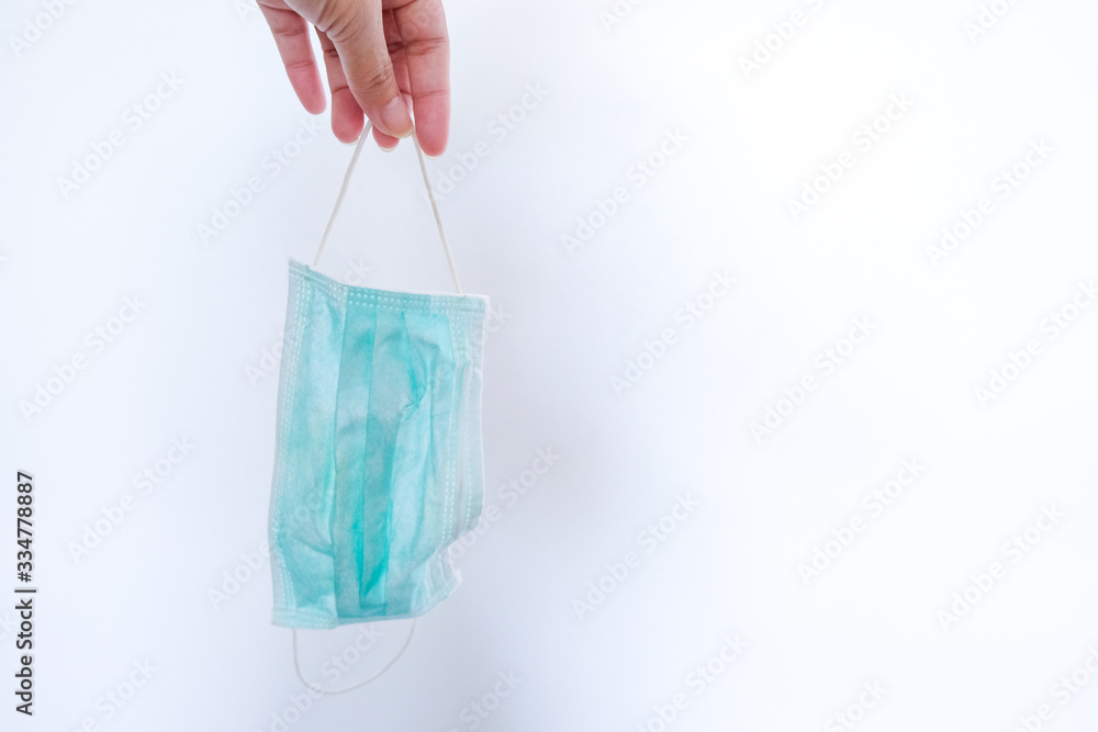 Incorrect disposal of the mask into the trash Incorrect disposal of the mask into the trash