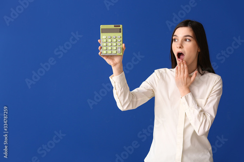 Shocked young woman with ca...