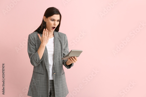 Shocked young woman with ca...