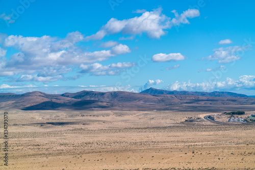 Istmo de la Pared - Fuerteventura at its narrowest point. Stone desert © luchschenF