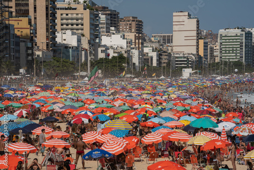 Canvas Print Crowded beach of Leblon in Rio de Janeiro Brazil