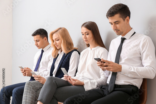 Young business people waiti...