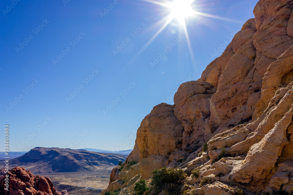 Φωτογραφία sun flares in the desert landscape Red Rock Canyon National Conservation Area Ne