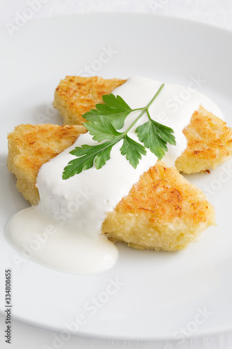 cabbage cutlets with semolina served with sour cream