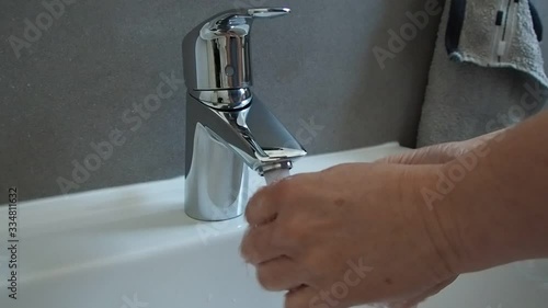 Gründliches Hände waschen