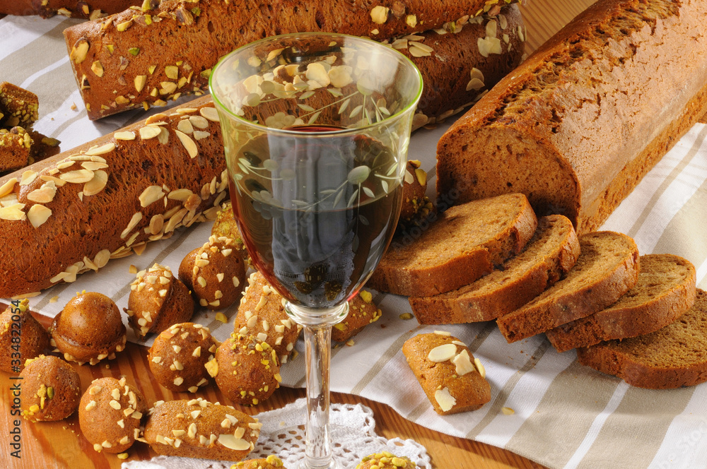 Spice bread and cassis liqueur from Djon