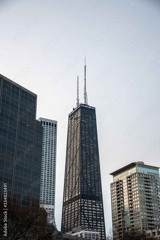 Naklejka premium Skyscrapers along the river in Chicago