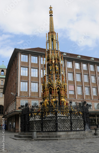 Schöner Brunnen im Nürnberg photo