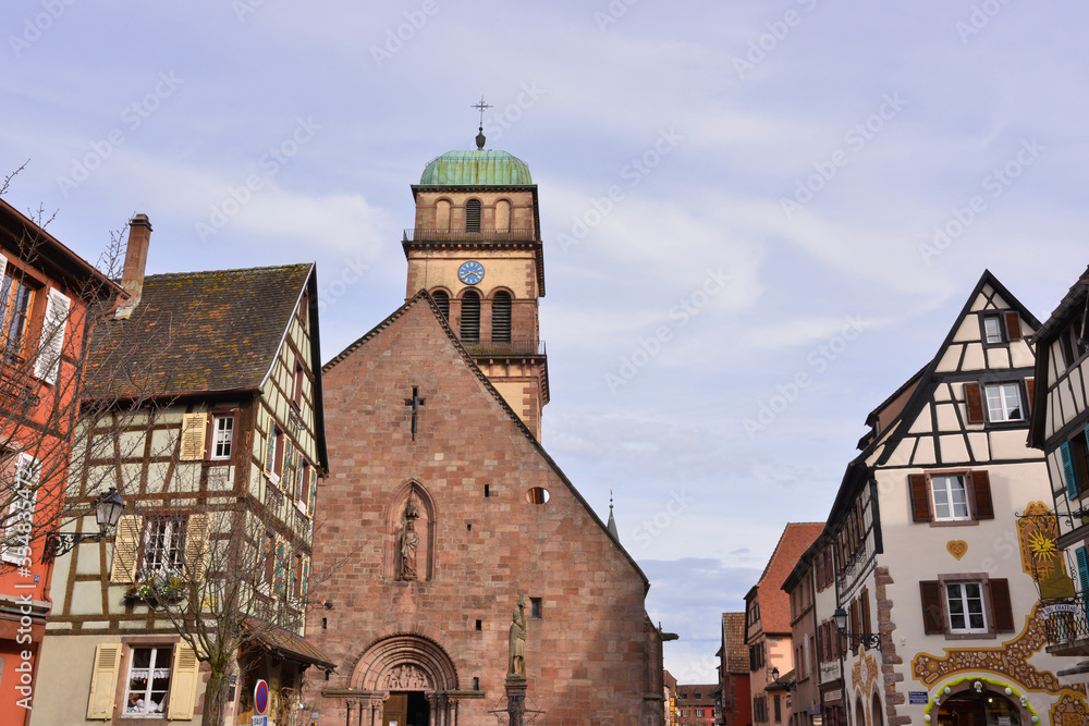 Fototapeta premium Rue des forgerons à Kaysersberg (68240), département du Haut-Rhin en région Grand-Est, France