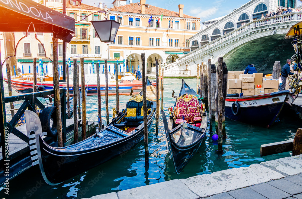 Fototapeta premium Rialto Bridge in Venice, Italy