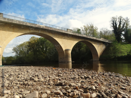 pont au dessus d'un rivière