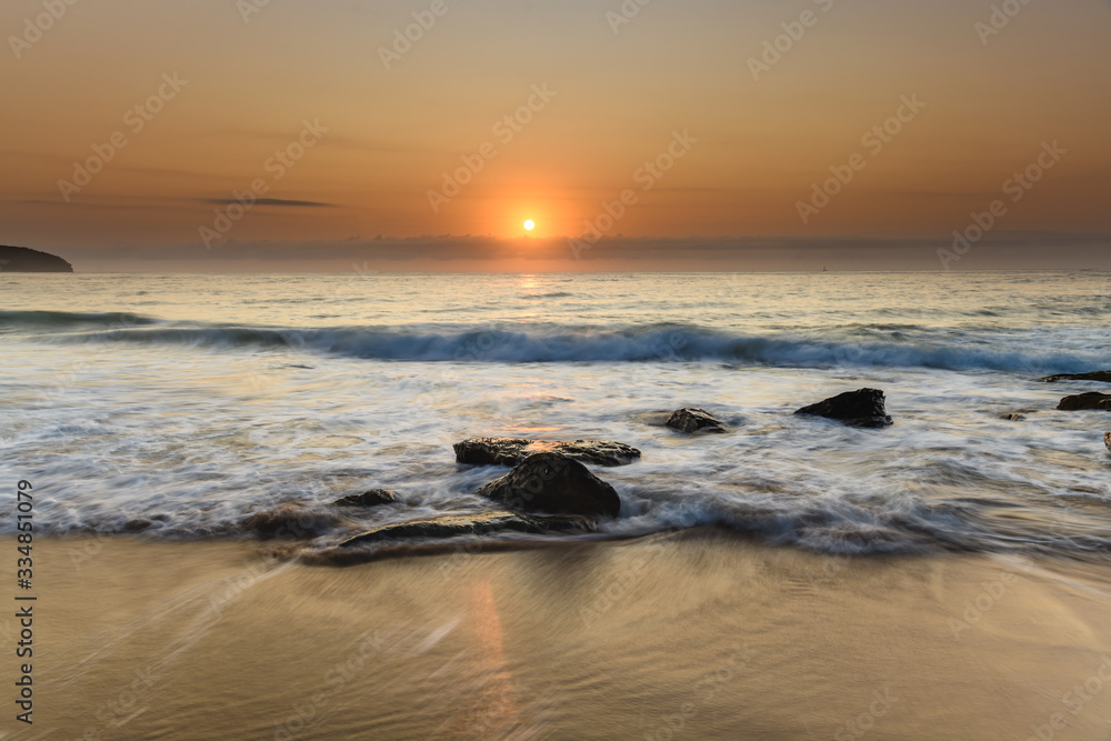Naklejka premium Pretty Pastel Summer Sunrise by the Sea