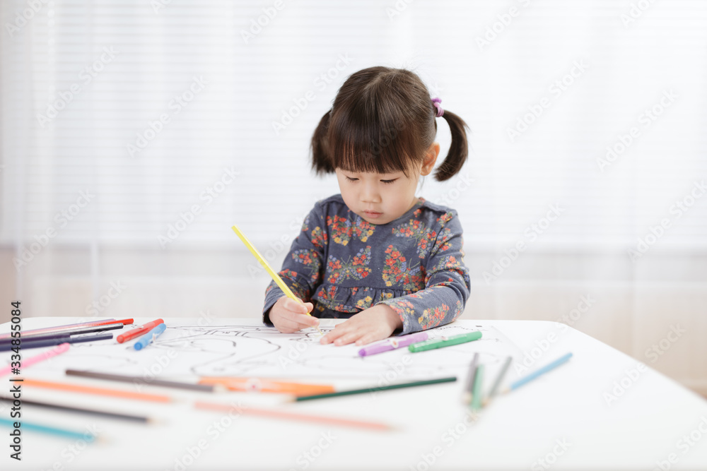 toddler girl practice color paiting at home toddler girl practice color paiting at home