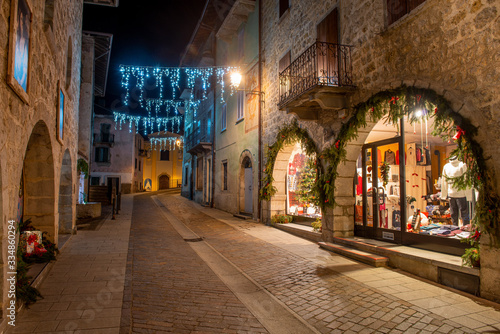 Fototapeta Naklejka Na Ścianę i Meble -  Street of the ancient village of illuminated for the Christmas holidays