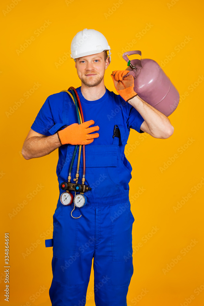 Air conditioning technician. air conditioning repair and pressure gauges, equipment for filling air conditioners. Air conditioning technician. air conditioning repair and pressure gauges, equipment for filling air conditioners.