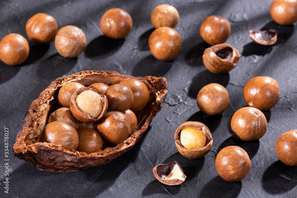 Obraz premium Macadamia nuts in the bowl - Macadamia integrifolia