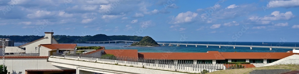 ホテル越しに見る角島大橋のパノラマ情景＠山口