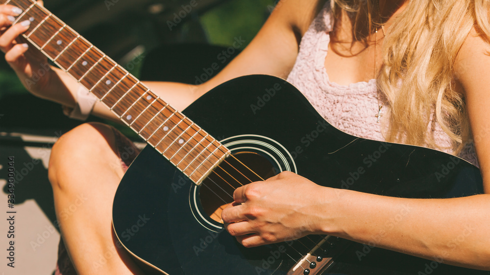 Fototapeta premium Girl with guitar
