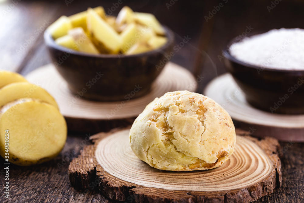 vegan cheese bread, made without cheese, with tapioca, potatoes and salt. Vegan meal, homemade vegetarian snack. Typical Brazilian food, made at home. vegan cheese bread, made without cheese, with tapioca, potatoes and salt. Vegan meal, homemade vegetarian snack. Typical Brazilian food, made at home.