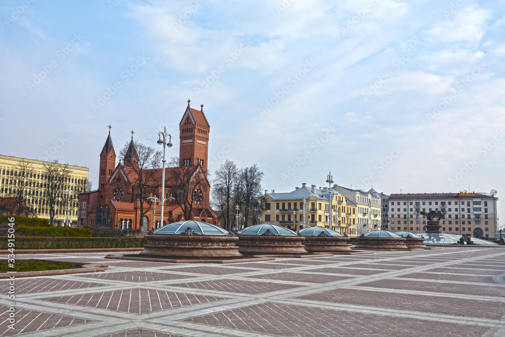 Obraz na płótnie  MINSK, BELARUS - MARCH 29 2020: Red Church or Church Of Saints Simon and Helen  at independence Square in Minsk, Belarus w salonie