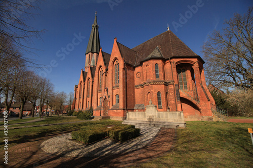 Isenbüttel; St. Marien-Kirche und Ehrenmal