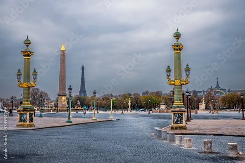 Canvas Print Paris, France - March 17, 2020: 1st day of containment because of Covid-19 pande