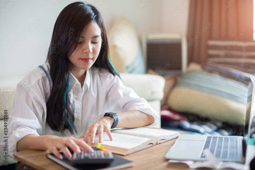 Asian woman Currently working at home Asian woman Currently working at home