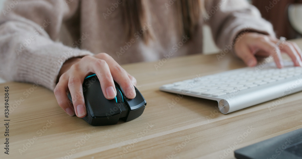 Fototapeta premium Type on keyboard at home