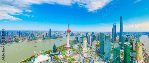 Canvas Print The city scenery along the Huangpu River in Shanghai, China