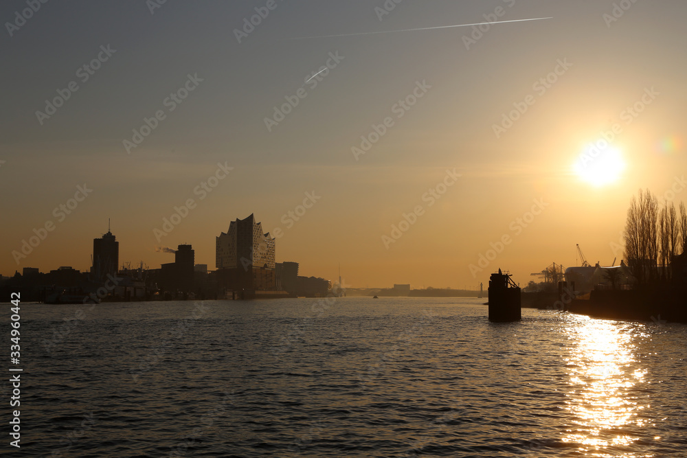 Sonnenaufgang über den Hamburger Hafen