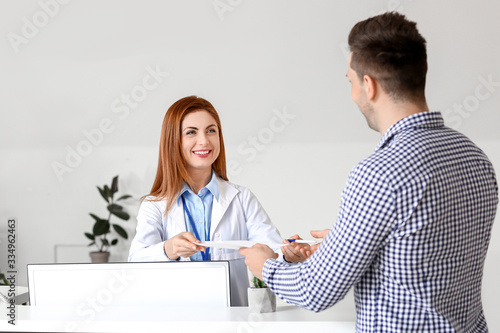 Female medical assistant wi...