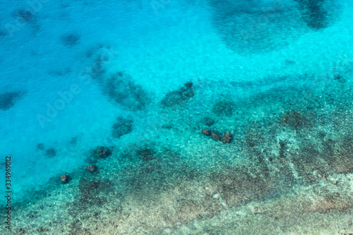 Fototapeta Naklejka Na Ścianę i Meble -  Persian Gulf, rocky seabed is under blue water