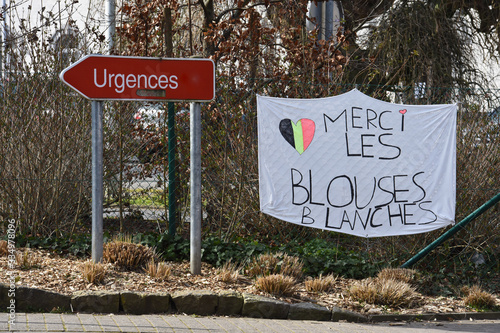 merci personnel hopital hospitalier coronavirus covid-19 photo