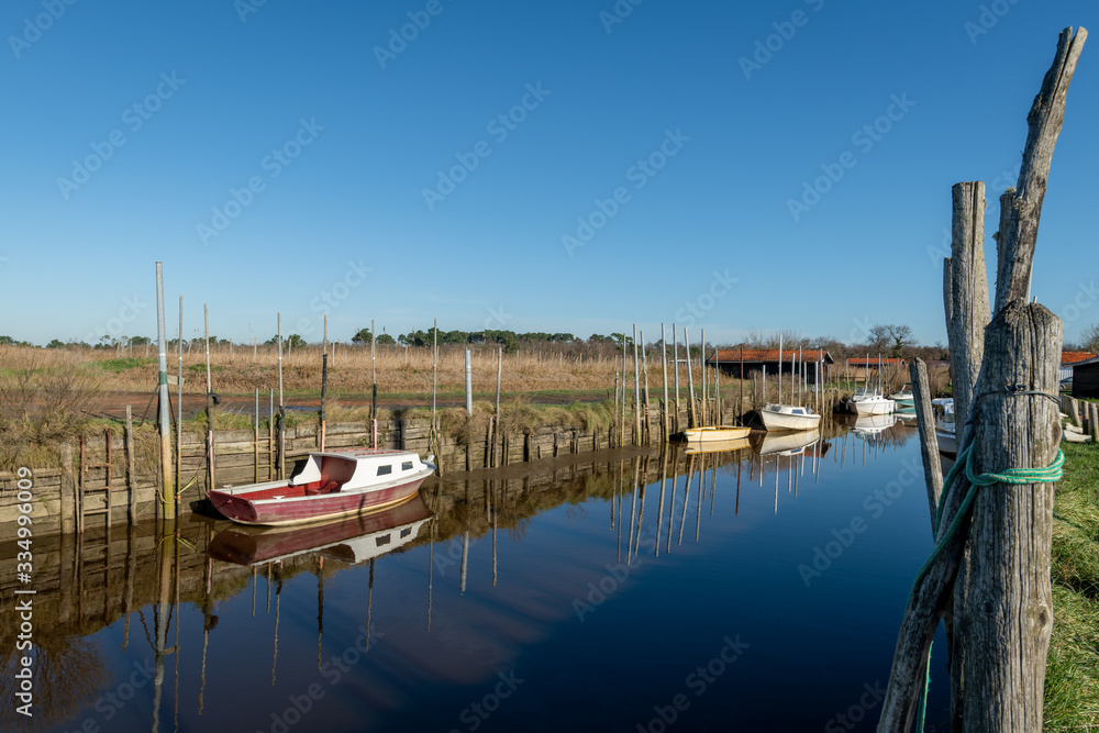 BIGANOS (Bassin d'Arcachon, France), le port des Tuiles BIGANOS (Bassin d'Arcachon, France), le port des Tuiles