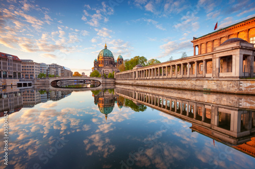 Obraz na płótnie Berlin, Germany. Image of Berlin Cathedral and Museum Island in Berlin during sunrise. w salonie