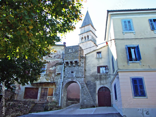 Old buildings and historic houses in the heart of Pican settlement - Istria, Croatia (Stare gradjevine i povijesne kuce u jezgri naselja Pican - Istra, Hrvatska) photo