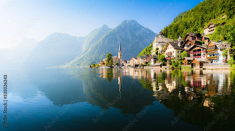 Obraz premium Hallstatt mountain village in the Alps, Salzkammergut, Austria
