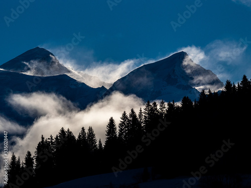 Les Alpes vues de Combloux en Savoie en France photo