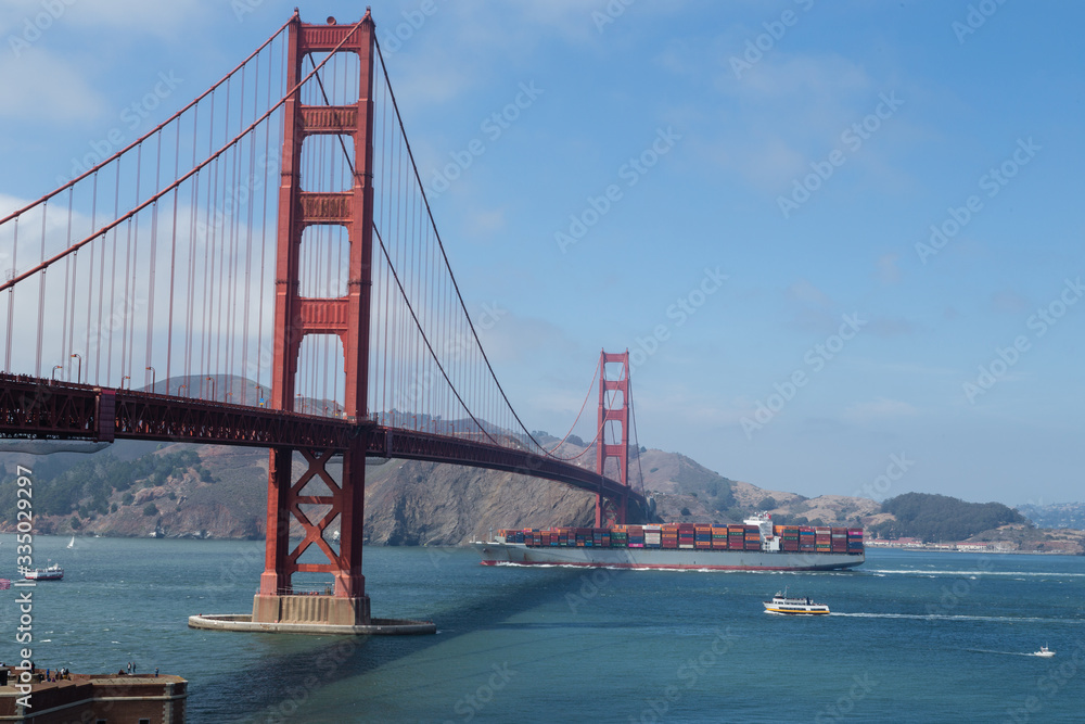 Fototapeta premium Golden Gate Bridge in San Francisco California, USA