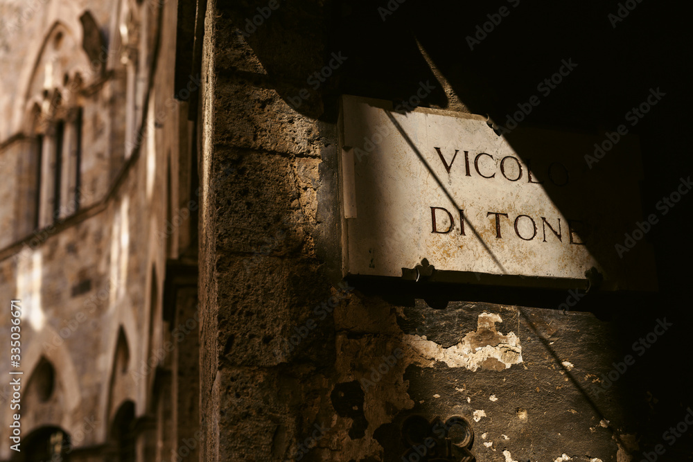 Φωτογραφία Beautiful street view of the ancient medieval city of Siena in Tuscany, Italy