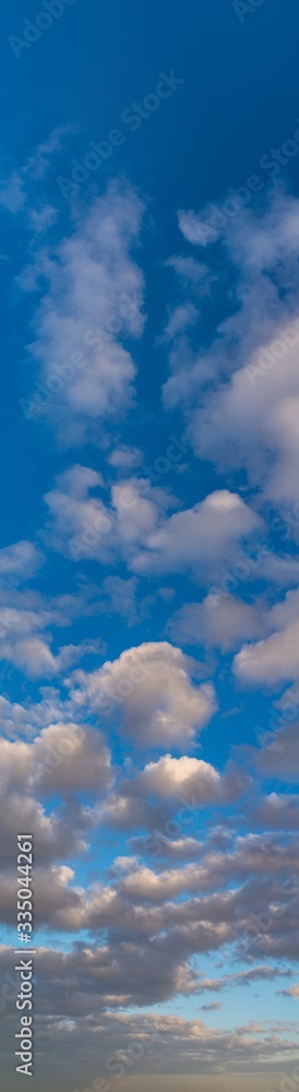 Obraz premium Fantastic clouds at sunrise, vertical panorama